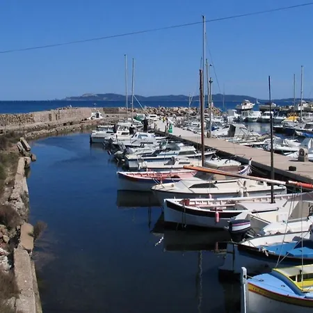 MAGNIFICENT accommodation on the PORT of Hyères