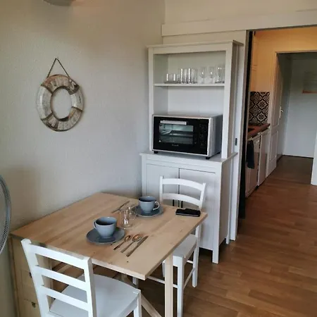 Apartment Magnificent Accommodation On The Port Of Hyeres *